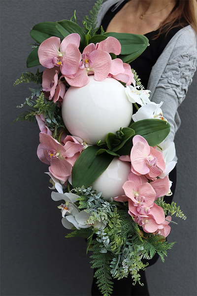 Dekoria Pudrova, kompozycja kwiatowa w podłużnym naczyniu - łódce, dł.85cm