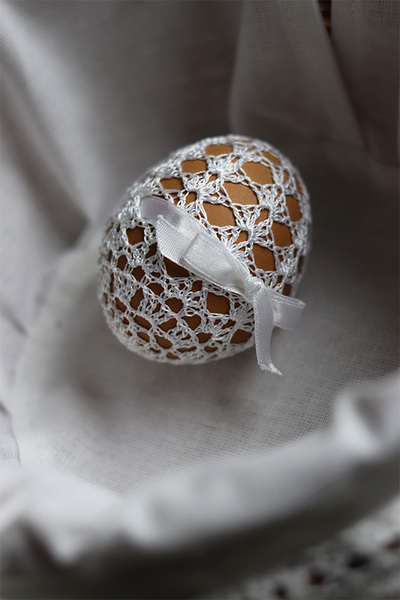 koszyczek wielkanocny z białą serwetką, Easteriato Egg, wym.24x21cm