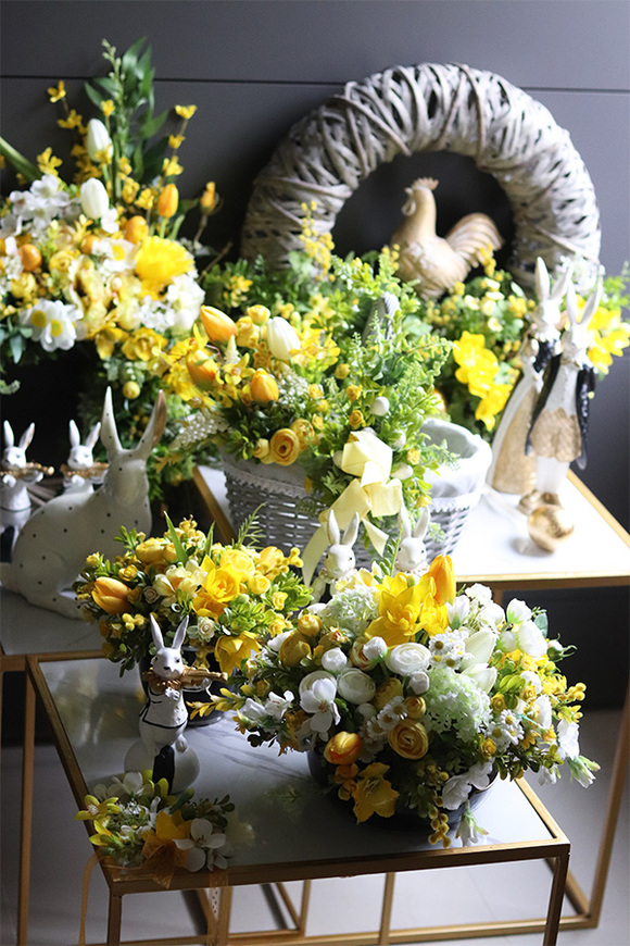 Amira Black, dekoracja kwiatowa na stół Wielkanocny