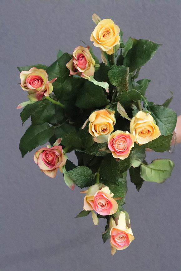 Róża Juliet, gałązka sztucznej róży, żółto-różowa