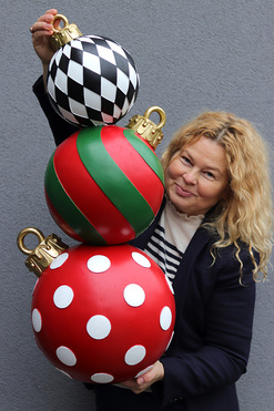 OD RĘKI Winter Ball, figurka bombki ceramiczne A, wym.82x36x33cm 