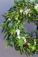 Greenelia 2, zielony wianek na drzwi