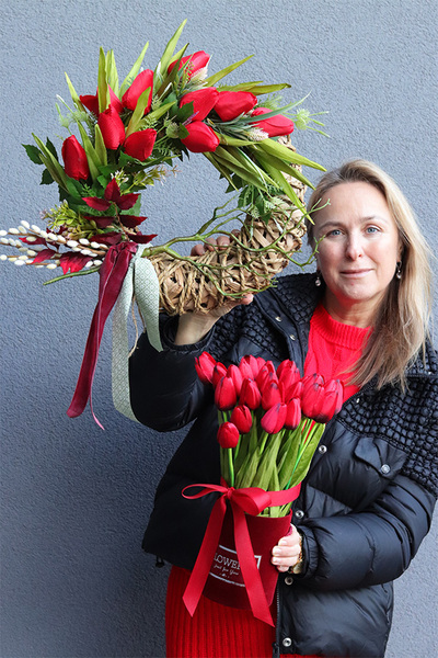 Red Tulips, wiosenny wianek z tulipanami