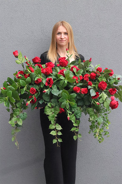 Opera Warszawska, okazała kompozycja kwiatowa, wym.52x90cm