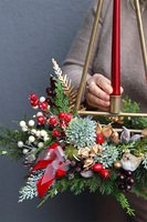 Gold Triangle, świąteczny stroik ze świecznikiem