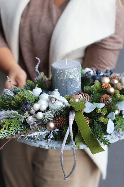 Srebrna Kraina, stroik ze świecą na talerzu