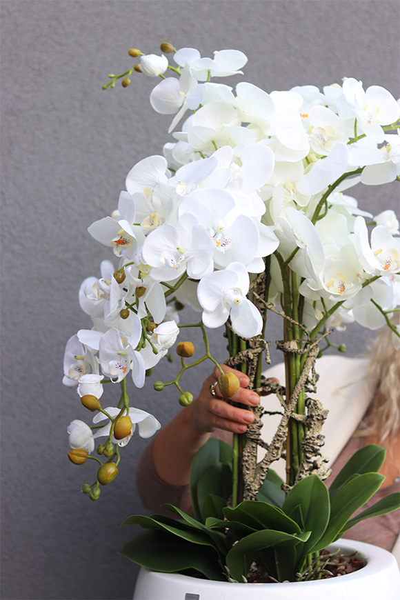 Fiberglass Grande Baloo White, sztuczny storczyk w donicy