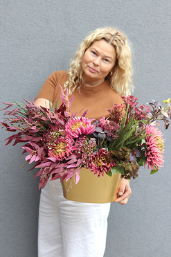 Astry Pink, kompozycja kwiatowa nagrobna, dł.70cm