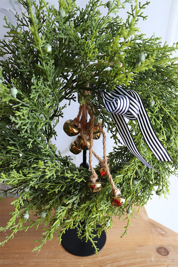 Świąteczne Dzwoneczki, bożonarodzeniowy wianek na drzwi