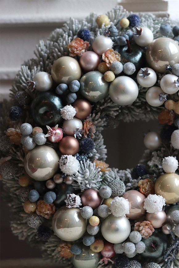 Pastelowa Wigilia z Miętą, świąteczny wianek dekoracyjny