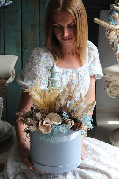 Morskie Opowieści, flowerbox marynistyczny z latarnią morską