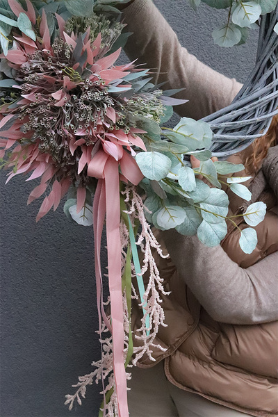 Krenata, asymetryczny wianek na drzwi