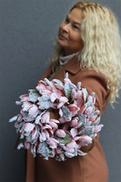 Mroźna Magnolia, zimowy wianek kwiatowy na drzwi