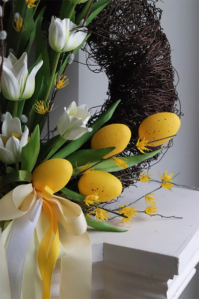 Tulipanowy Raj, dekoracyjny wianek z tulipanami