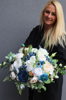 Blue Nalia, wiosenna kompozycja kwiatowa w srebrnej misce, wys.29x45cm