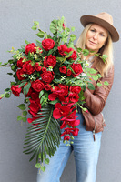 Red Roses Lux, kompozycja nagrobna w misie