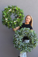 Greenelia 2, zielony wianek na drzwi