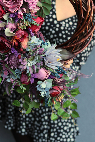 U Moniki, fioletowy asymetryczny wianek