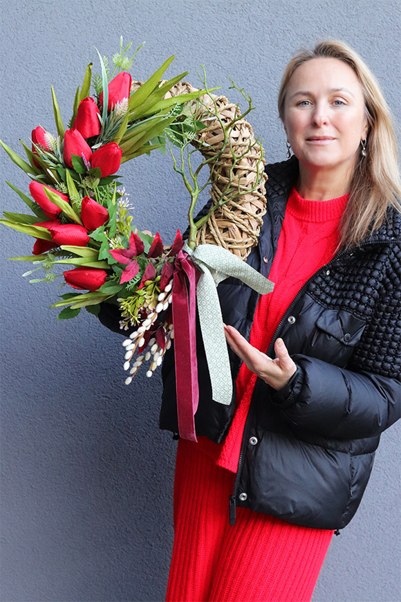 Red Tulips, wiosenny wianek z tulipanami