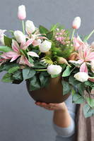 Gloria, wiosenna dekoracja nagrobna z tulipanami