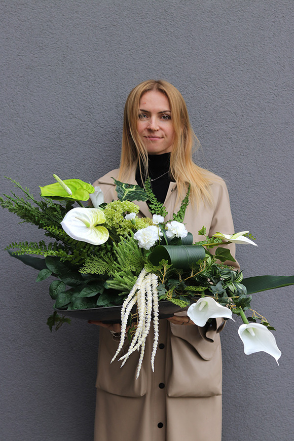 Montreal Elegantesa, nowoczesna kompozycja nagrobna w płaskiej misie