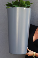 Pastelovy Róż Fiberglass, gumowy storczyk w szarej donicy