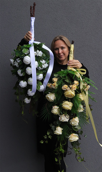 Rosalinda Roses, bukiet nagrobny do położenia, kremowy