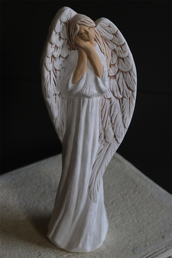 Rozanielony Anioł kolor biały, figurka dekoracyjna, wys.40cm 