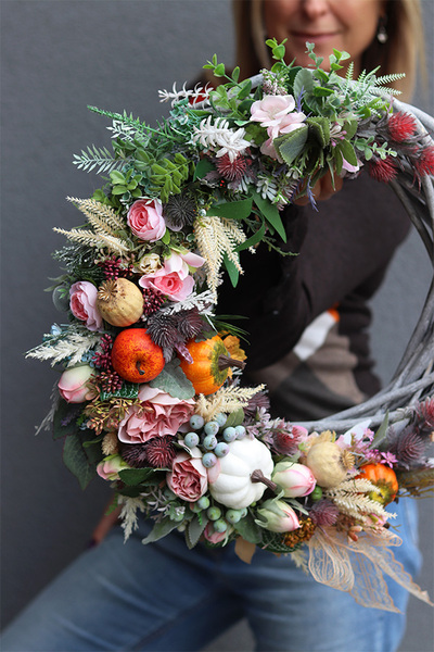 Letinata 2, asymetryczny wianek jesienny na drzwi