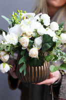 Elegance Hotel 2, biała kompozycja kwiatowa