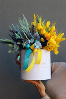 Ukraina 2, flowerbox z dekoracją w barwach narodowych Ukrainy