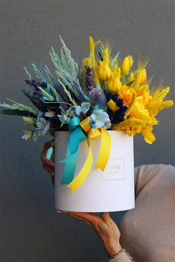 Ukraina 2, flowerbox z dekoracją w barwach narodowych Ukrainy, wys.43cm