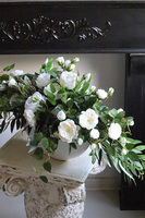 Biały Dworek, elegancka kompozycja kwiatowa