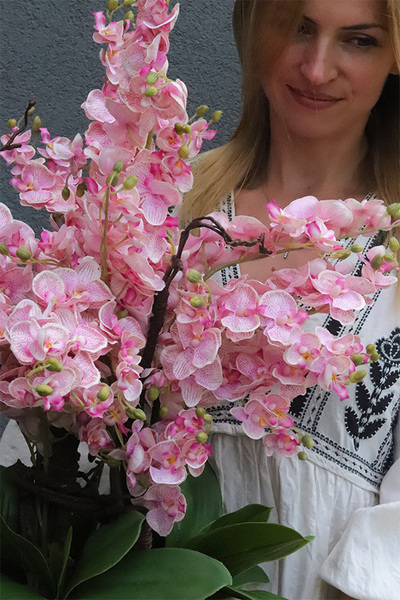 Neyre Pink, sztuczny storczyk w czarnej misie