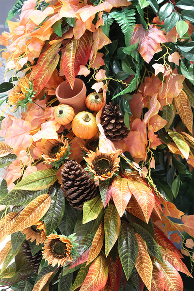 Jesień w Warszawie, dekoracja kwiatowa na konstrukcji