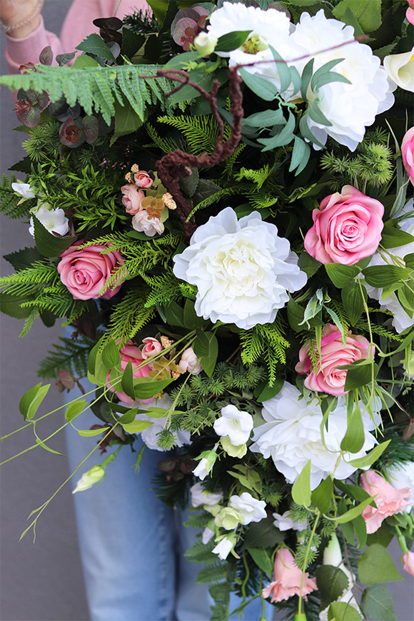 Ladia, wiązanka nagrobna z różą i peonią