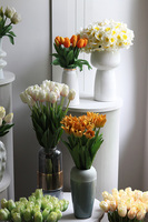 Marts Tulips, bukiet kwiatów w wazonie