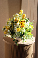 Amira Asimetrio, wiosenna dekoracja kwiatowa