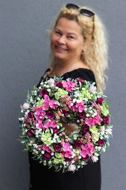 Ullina, różowy wianek z jagodami, śr.30cm 