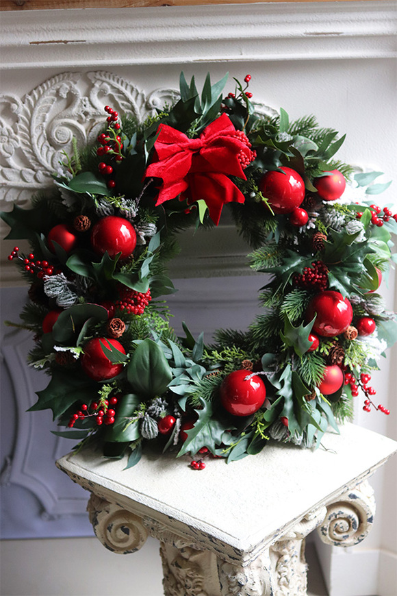 Apart Christmas Exclusive 2, świąteczny wianek z ostrokrzewem