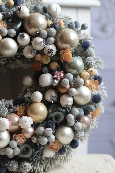 Pastelowa Wigilia z Miętą, świąteczny wianek dekoracyjny