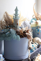 Morskie Opowieści, flowerbox marynistyczny z latarnią morską