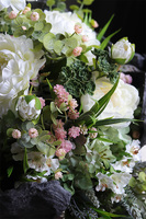 White Cristal, nowoczesna kompozycja nagrobna w misie