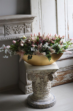 Beige & Gold Therina, kompozycja wielkanocna z różowymi tulipanami, wym.40x80cm 