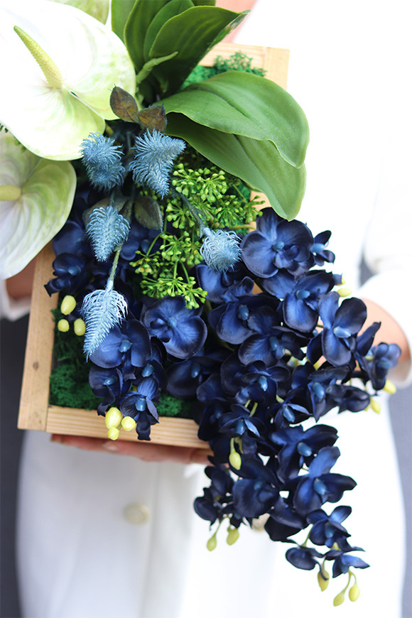 Dekoria Navy, granatowy storczyk w skrzynce