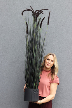Black Moment, sztuczna czarna trawa w srebrnej donicy, wys.146cm 