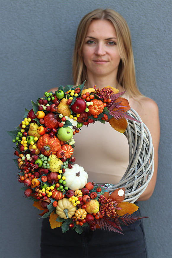 Jesień w Pełni Orange, asymetryczny jesienny wianek, rozp.40cm