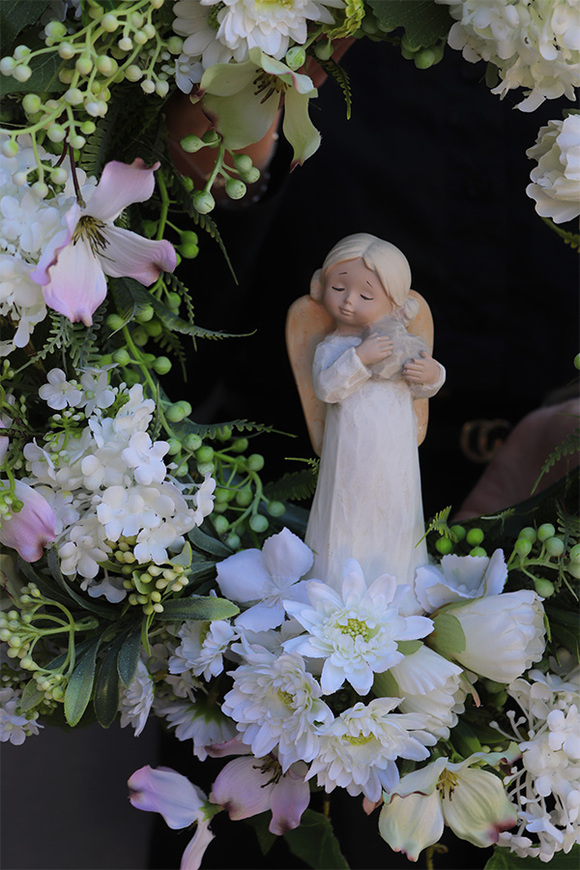 Santa Angela, wianek komunijny z aniołem