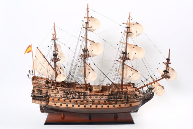 San Felipe, ekskluzywny model galeonu z rozwiniętymi żaglami