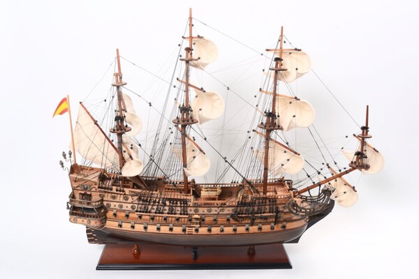 San Felipe, ekskluzywny model galeonu z rozwiniętymi żaglami